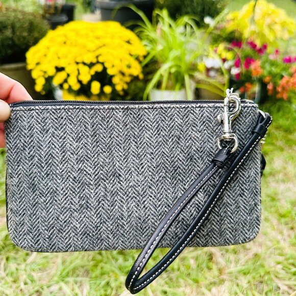Vintage Coach Coach Herringbone Woolen Tweed Clutch Wristlet Black and White - Picture 3 of 16